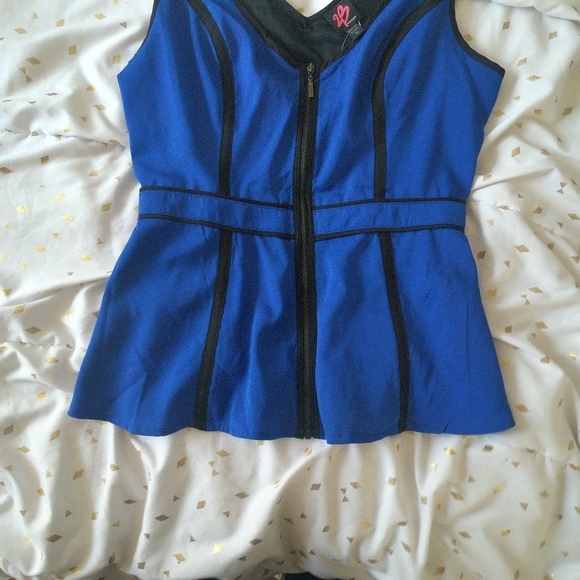 NWOT Blue and Black 2B Bebe Tank Top - Picture 6 of 7